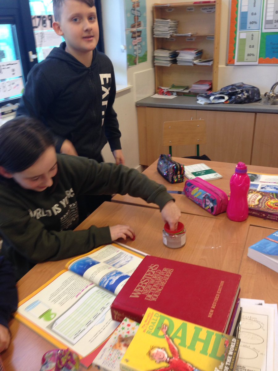 lucaneastet's tweet photo. Making clouds #weatherwatch #polandclass https://t.co/u0Gw4k8Em8