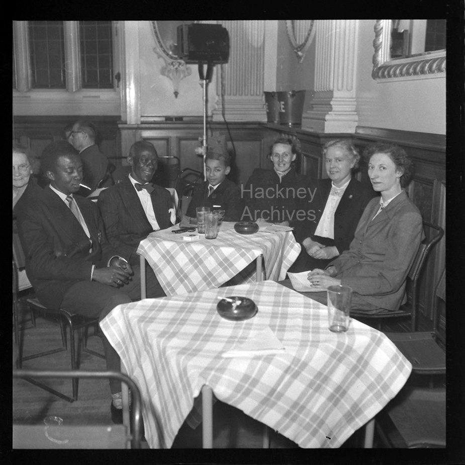 Fun times at the Finsbury Civil Defence party in 1952! More pics (by RA Gibson) here facebook.com/pg/HackneyArch…