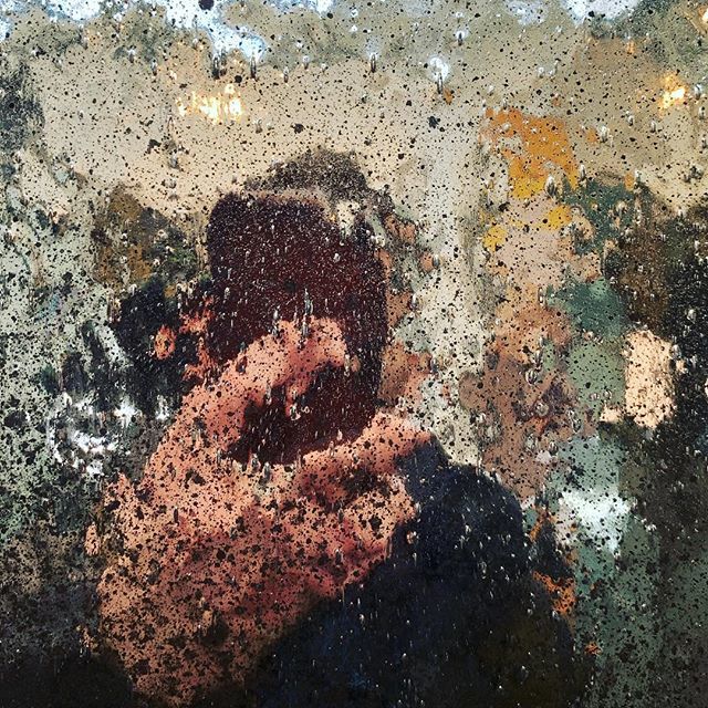 #selfie into a hand cast glass mirror by <a href="/FrameEmporium/">Frame Emporium</a>

Reminds me of the amazing #digital #artworks by <a href="/benjaminbardou/">Benjamin Bardou</a> bit.ly/2Submk0