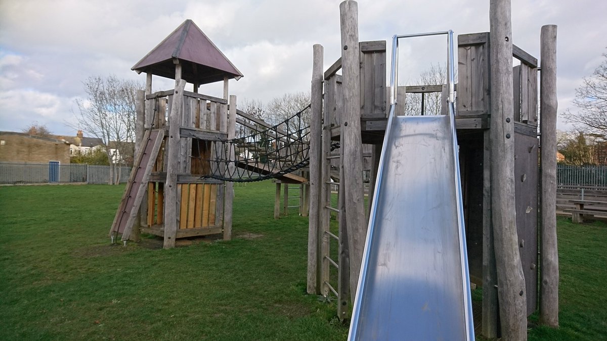 I'm ignoring the #fog this morning and I've decided it's nearly #spring so I'm creating my ultimate guide to parks in Aylesbury freetimewiththekids.com/2019/02/07/ayl…