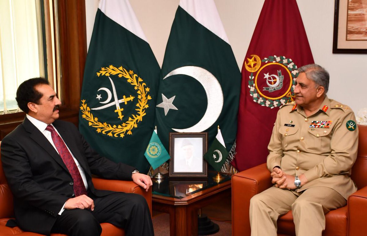 PTI_sweden's tweet photo. What a powerful picture, needs no words to explain..

#RaheelSharif https://t.co/aCP0sTqzhD