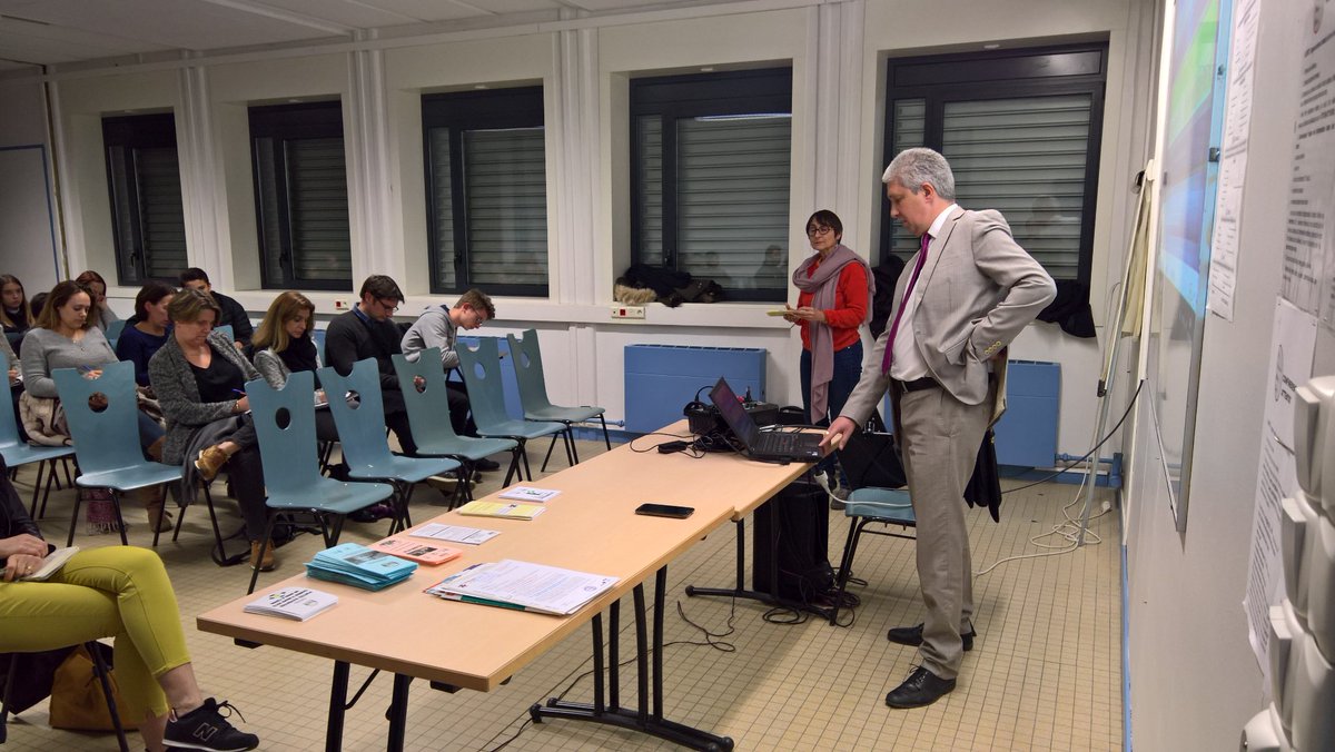 clgMarcelPagnol's tweet photo. Informations sur les lycees du secteur #lyceedes3sources #leValentin, orientation post-3emes. Beaucoup de parents et d'eleves  du @clgMarcelPagnol attentifs et demandeurs face à ce changement. https://t.co/wLOztkziXg