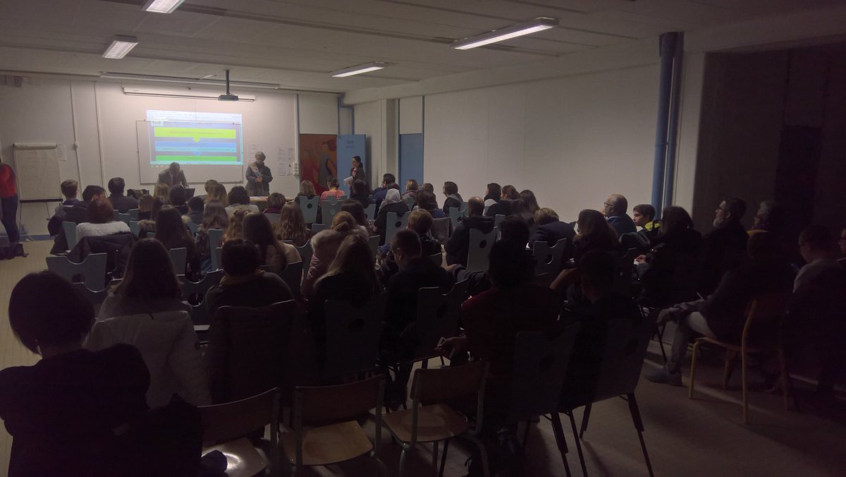 clgMarcelPagnol's tweet photo. Informations sur les lycees du secteur #lyceedes3sources #leValentin, orientation post-3emes. Beaucoup de parents et d'eleves  du @clgMarcelPagnol attentifs et demandeurs face à ce changement. https://t.co/wLOztkziXg