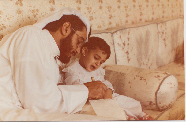 WorldGovSummit's tweet photo. مريم بنت محمد بن زايد: تعلمت من والدي كيف نربي أبنائنا بالتحاور وسرد القصص والعبر.. تعلمنا منه الأسلوب الحواري في التوجيه والتربية.. فطفولتنا مليئة بالدروس الملهمة. https://t.co/IVCEWNJTDV