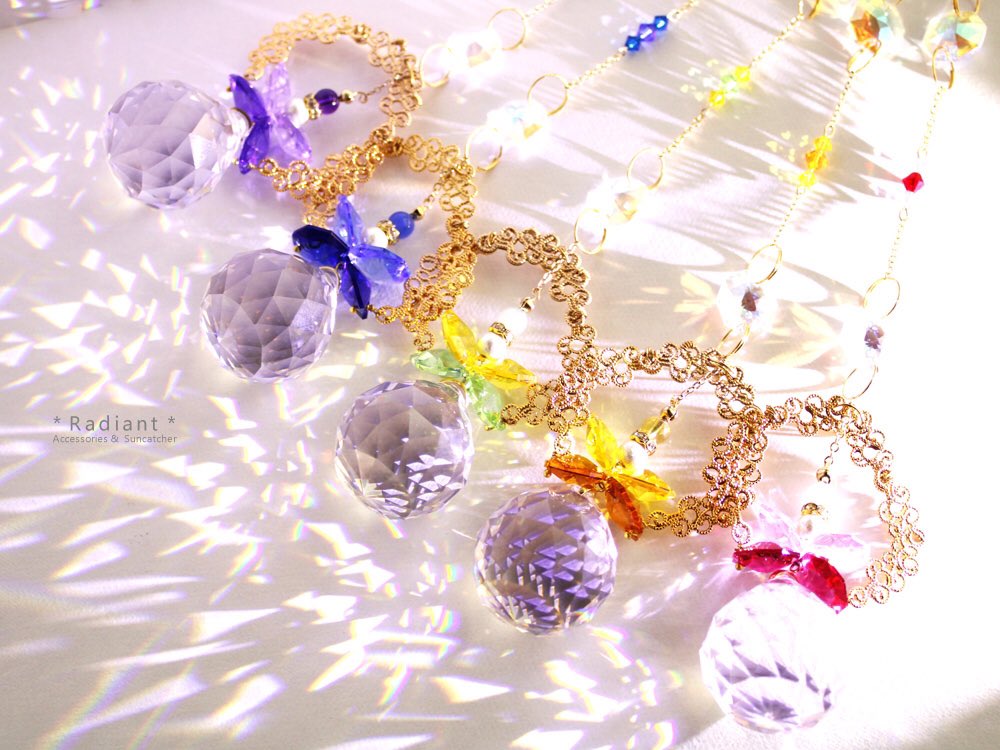 beads_radiant's tweet photo. 天使のサンキャッチャー5種類完成しました。
光りに当たるとキラキラです✨
各色6,300円
ピンクとブルーを並べるとお雛様🎎にも見えてきました。

明日2/13の創世スクエアで開催のセレクトマーケットに持って行きます！
#swarovski #asfour #セレクトマーケット https://t.co/TOvkugrmHX