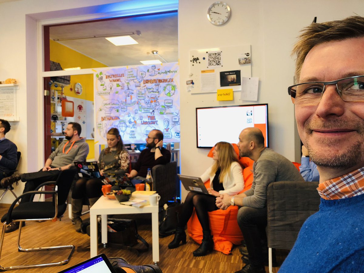 katha_krentz's tweet photo. Endlich wieder #blp19 #BenchLearning „Thema #Digital &amp; #Connected #Work“. Bin gespannt auf die ehrlichen, offenen Einblicke in Eure Umsetzungen und Ideen @haraldschirmer @lukizzl @JulBSee @GerhardPeter @DirkGerono @Huelpi @maxdmian @anke_wendelken @jpfendr et al - DANKE @cogneon https://t.co/kOW1jDfKqE