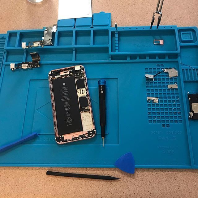 braindemic's tweet photo. Another repair. Another happy workmate. It would appear word is spreading... @ifixit #ifixit #repairisnoble https://t.co/naqOTCqNPo https://t.co/0WmglVioyy