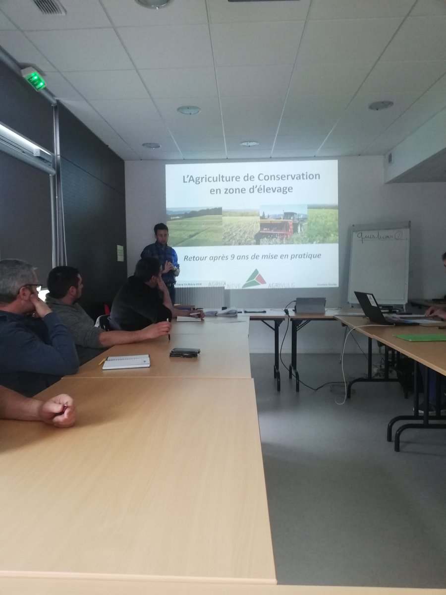 chaloncedric's tweet photo. #Forrmation agriculture de conservation en élevage https://t.co/uTChFE1JLE