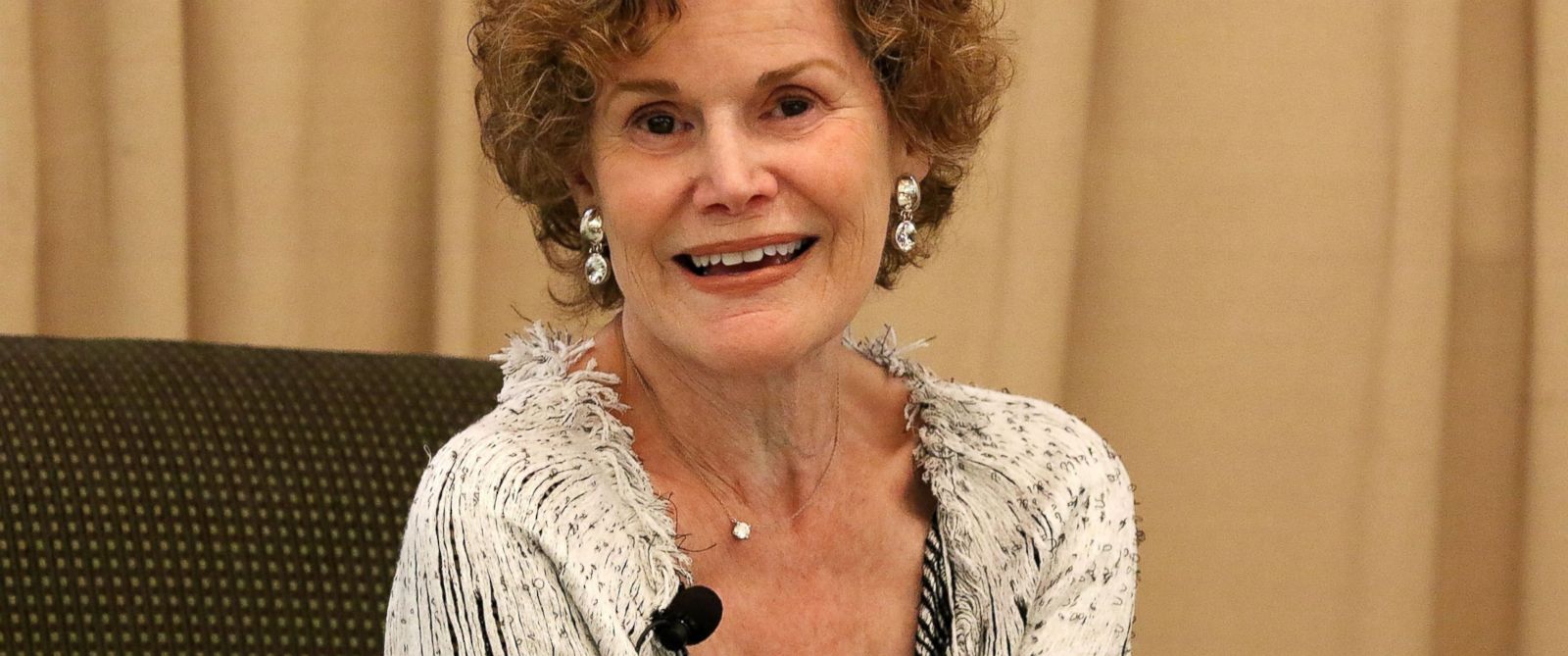  Happy birthday, Judy Blume (née en 1938)! Thank you for helping millions of girls get through adolescence! 