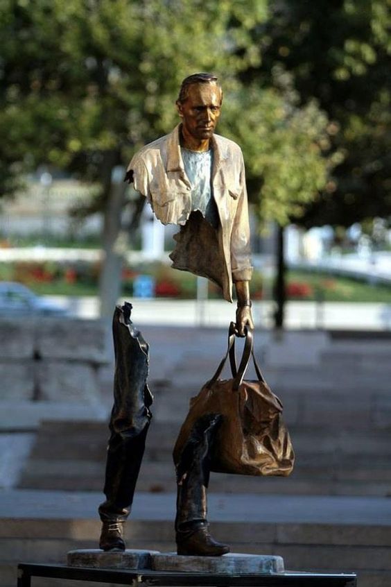 TheStrangeshit's tweet image. Les Voyageurs, bronze sculptures by Bruno Catalano.