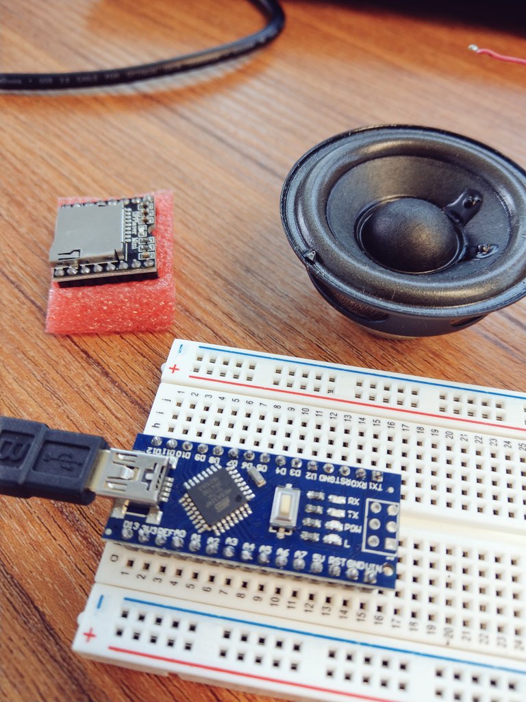 cmurlowski's tweet photo. Here we go, testing sound output with a nano board and a dfplayer mini 🎶🔊 #Arduino #arduinoproject https://t.co/NSoCG2TMsD