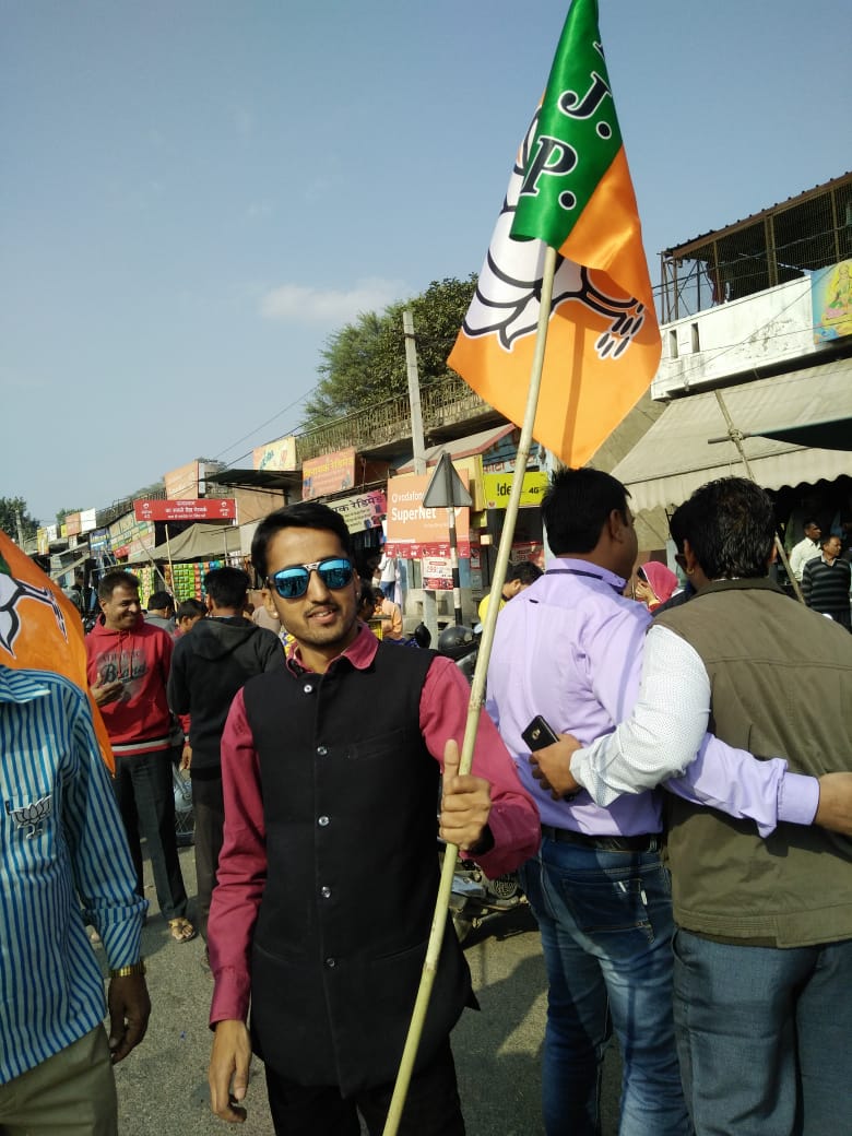 TheSharmaAshish's tweet photo. #MeraParivarBhajapaParivar 
आज घर घर जाकर भाजपा का ध्वज फहराया और एक बार फिर भारतीय जनता पार्टी की सरकार बनाने और माननीय @narendramodi जी को फिर से प्रधानंत्री बनाने का संकल्प लिया l https://t.co/WbiOWPECBI