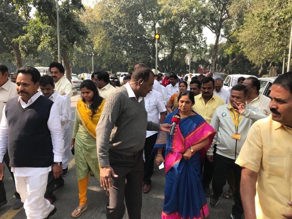 IParitalaSriram's tweet image. గౌ ముఖ్యమంత్రి శ్రీ నారా చంద్రబాబు నాయుడు గారికి మద్దతుగా, ఢిల్లీ ర్యాలీలో పాల్గొన్న సందర్భంగా.... #APDemandsJustice