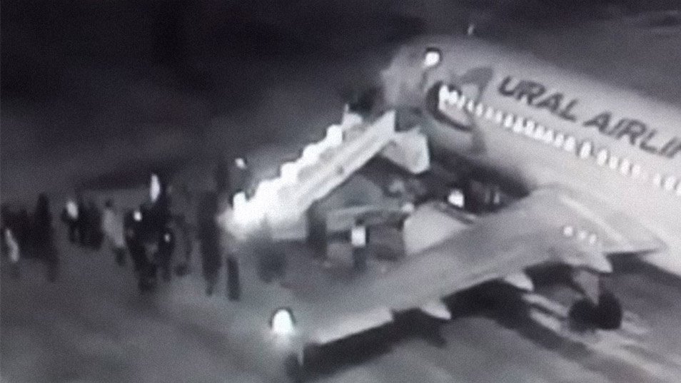 JacdecNew's tweet photo. 5 people were injured - 3 of them seriously - when the airstairs platform suddenly gave way as passengers were about to disembark an Ural Airlines flight at Barnaul Airport (BAX, UNBB) Siberia, Russia. https://t.co/hQnxfsdTaX https://t.co/IVRBSW4WTI
https://t.co/JLvDHCqy12 https://t.co/A7mBKDzOLE