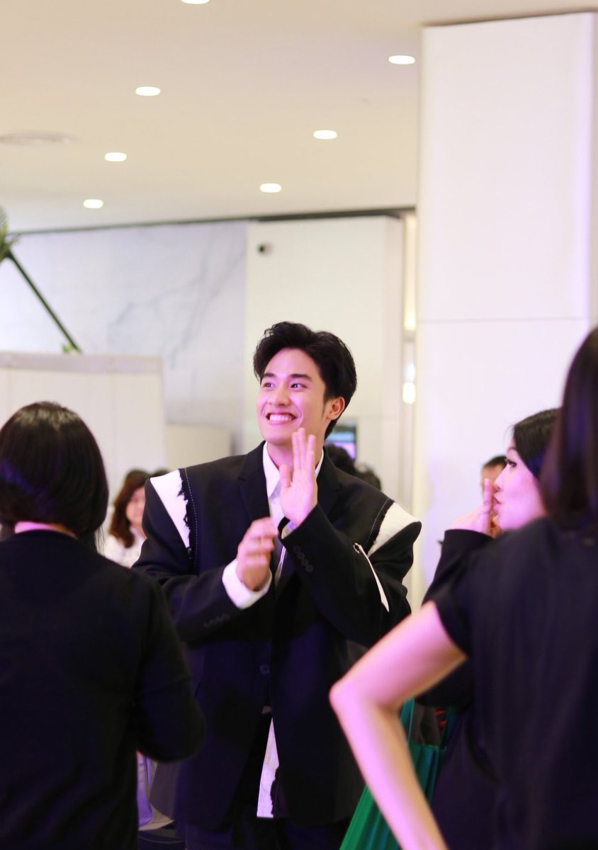 Tawan_V's tweet photo. ในงาน #LINETVEXPLOSION2019  จะมี #โพก้า #ชาวบ้าน หน้าไหนมาหาผมบ้างไหมครับ 
💙 https://t.co/92U2Tqm6cj