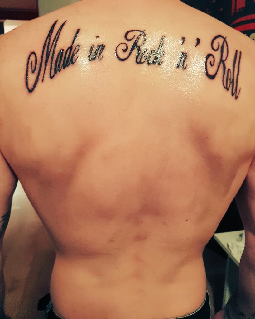 Dadousjh's tweet photo. My new tattoo 🎸

Petit clin d'oeil à toi papa Johnny ❤🙏

Cc @LHallyday 

#MynewTatoo #Tatoo #Johnny #Tatouage #Rock #Rocknroll #JohnnyHallyday #Johnnyforever https://t.co/qCjn2ejmW7