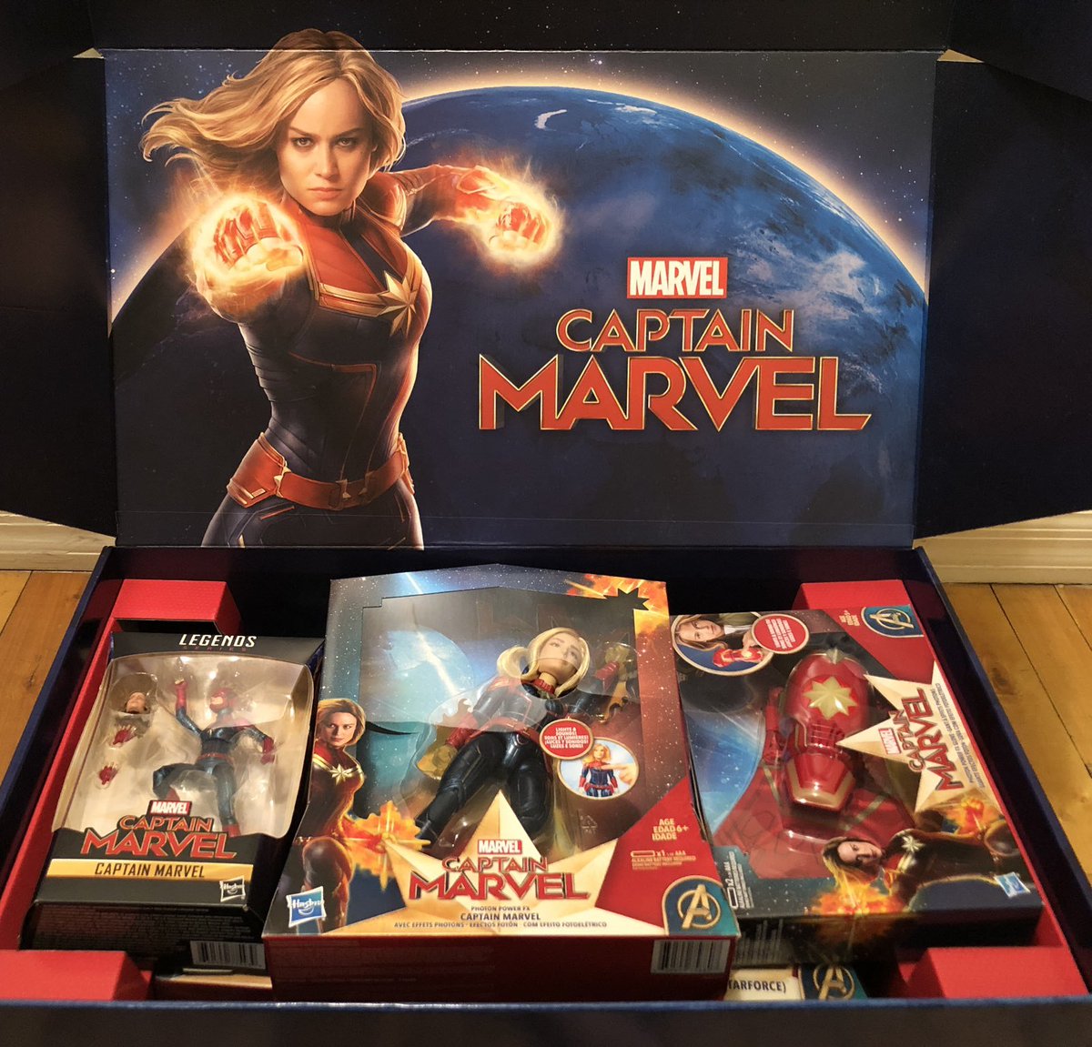 WendyUncharted's tweet photo. Could I have a #CaptainMarvel box like this @Hasbro pleeease? It's so cool! 🌟 I would LOVE to review it on my Instagram and share my excitement and passion for this movie.

#pagingCaptainMarvel https://t.co/e6uu4aN4jW