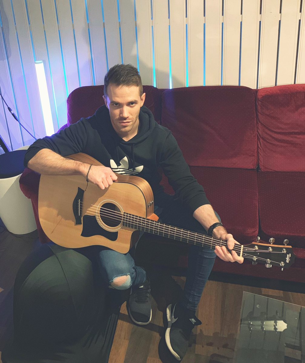Andreas got a really nice deal when he bought his new Taylor guitar at the always so friendly and service-minded @malmomusikaffar ⭐️🥇
Make sure you visit when ever you’re in Malmö!  <a href="/TaylorGuitars/">Taylor Guitars</a>