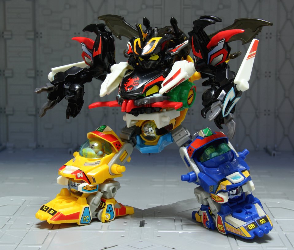 ビーダマン 爆外伝V 普通に良い感じに組み換えできるのですね。色と