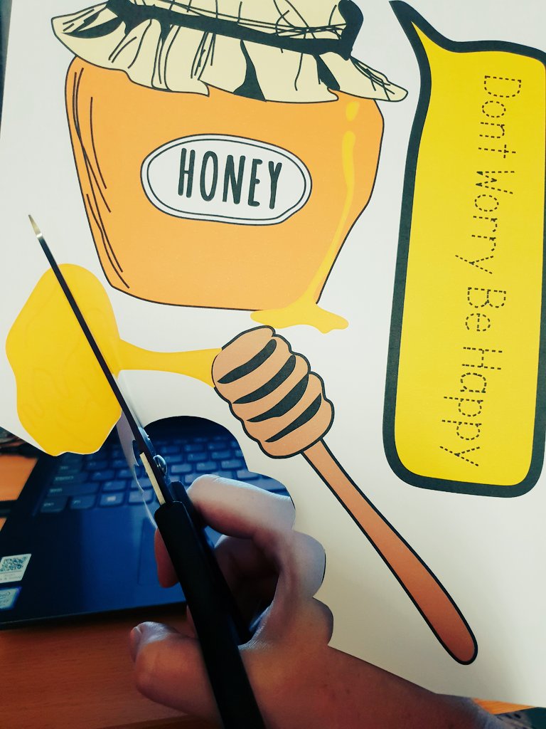 EventsOnTheVine's tweet photo. I've been a busy #bee this evening! Haha did you see what I did there? Testing and essembling my new printables 😊 
.
.
.
.
.

#newdesigns #printables #crafting #creativity #Bee #honeybee #partyideas #1stbirthday #photoboothprops #etsyseller https://t.co/bHO5uvhZtt