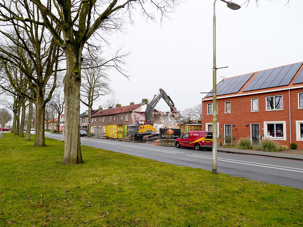 MercatusWonen's tweet photo. De sloop van 6 woningen aan de Baan 63-73 in Ens ziet er spectaculair uit. https://t.co/YqB2233Di6