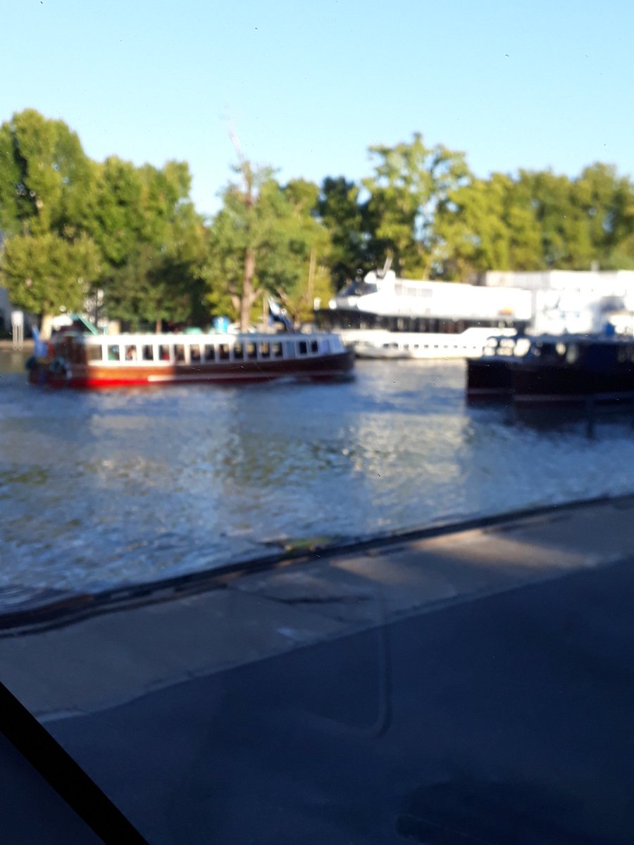 TrenDeLaCostaHT's tweet photo. RT @azulina_75: #Tigre #rioalto @mati_bertolotti no se ve la orilla del río, de un saltito a la lancha #fresquete #inverano #campera #saquito #vientito en #TrendelaCosta de 7:55 hs para combinar con #TrenMitre a #Retiro https://t.co/W6IClOnawd