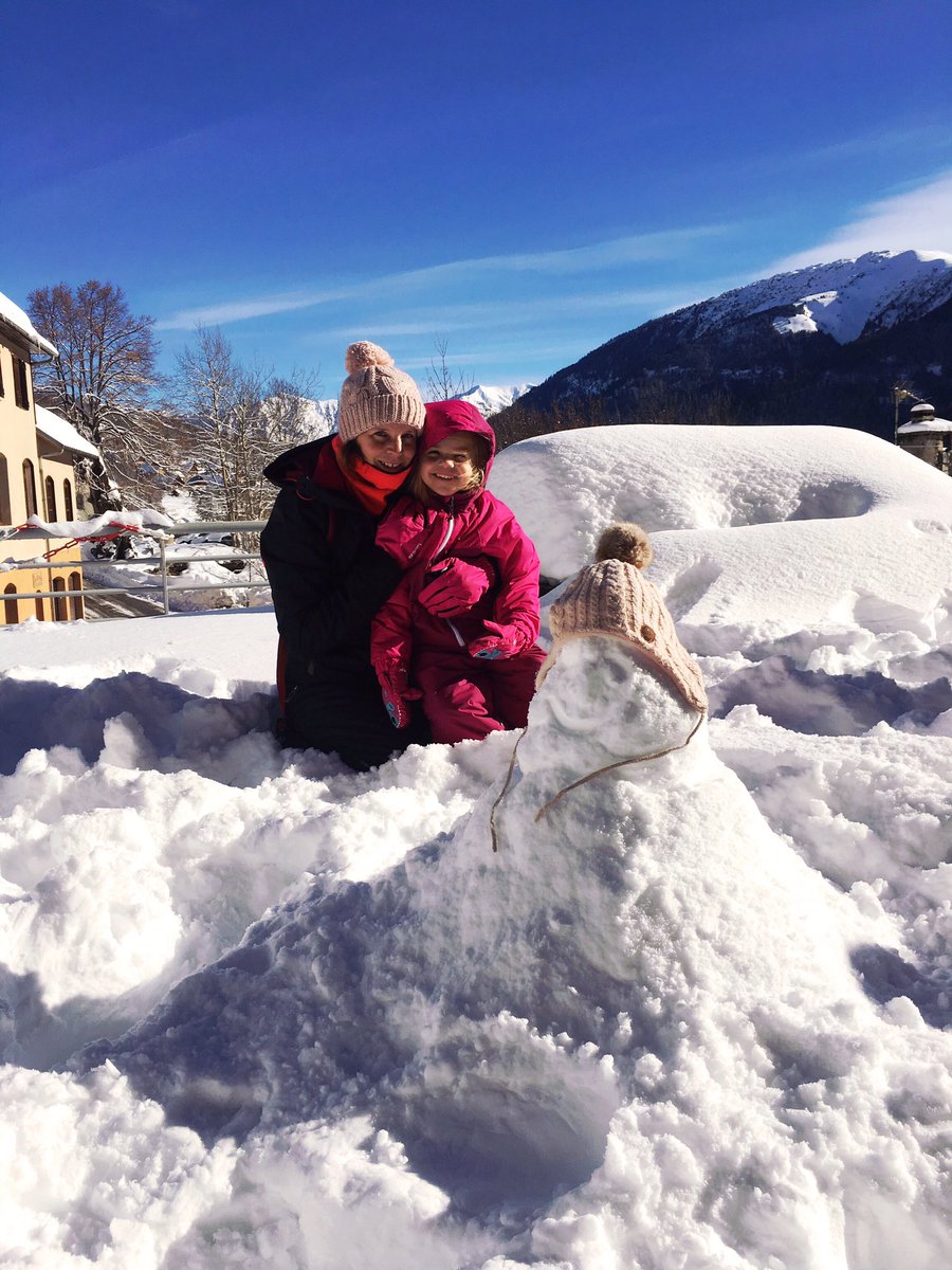 Ce matin c’était concours de bonhomme de neige à #saintcolomban ! ⛄️🤙🏻😜