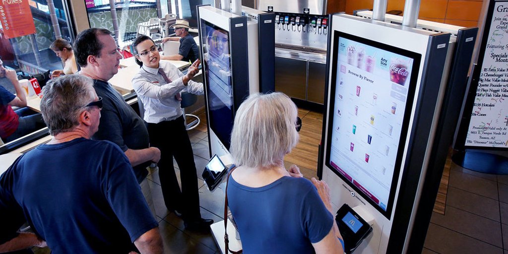 When 61% of consumers prefer to shop at a fully automated store, #IoT interactive kiosks help businesses shorten wait times & better enhance the customer journey. intel.ly/2BhUNx1 #IntelAtISE #ISE2019