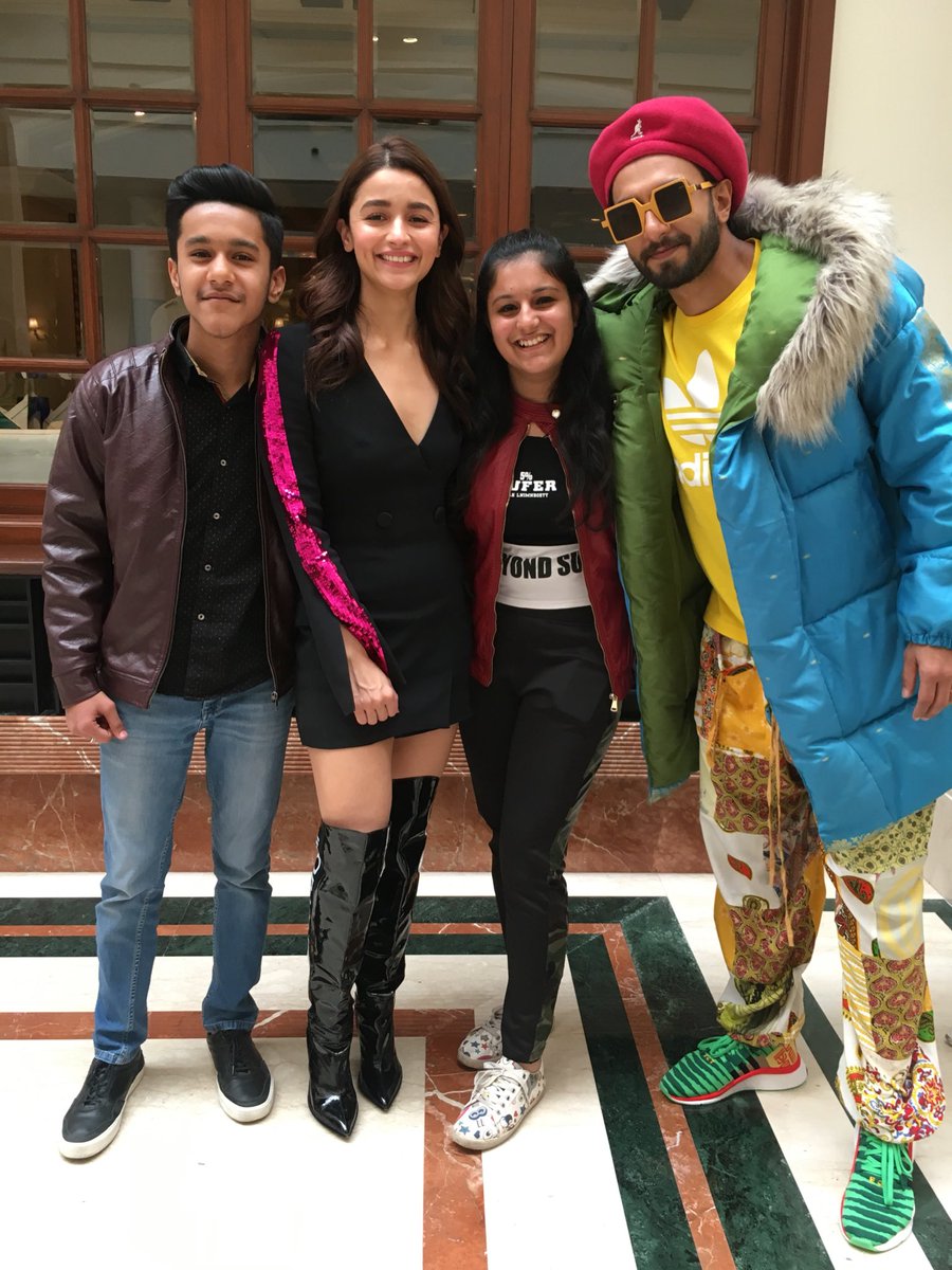 AliaaHolics tweet media