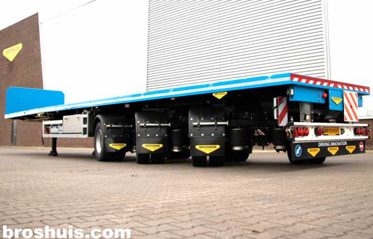 Saatavana varastosta: laajennettava puoliperävaunu, jossa on kolme ohjattavaa akselia bedrijfsauto.com/product_Broshu… <a href="/BroshuisBV/">Broshuis B.V.</a> @nfz_messe
