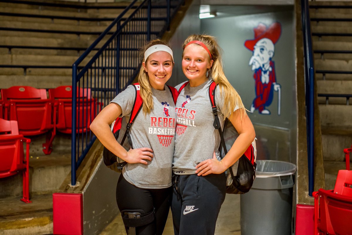 kimmy_wallen's tweet photo. Not how I wanted or planned to spend my senior night but I am so thankful for teammates and coaches that have supported me through this journey. I love you all!❤️ https://t.co/nWVmKFU9qP