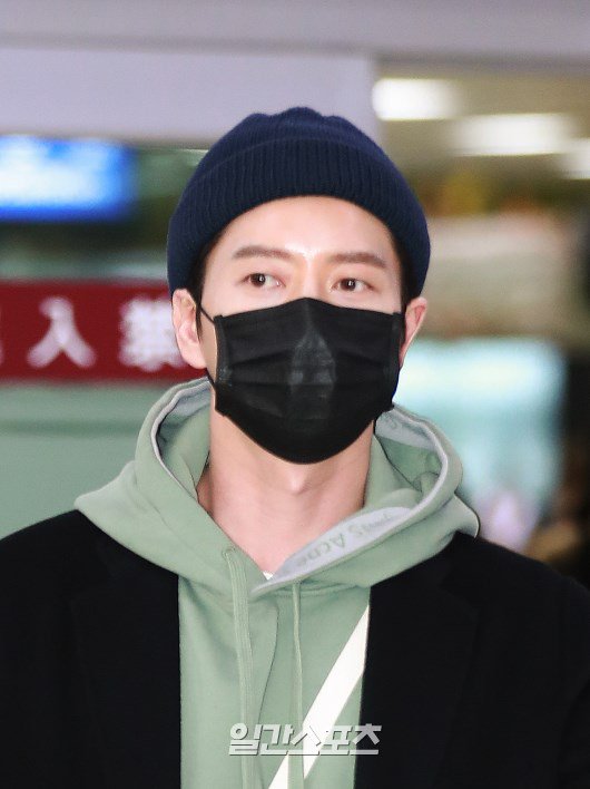 Aldebaran0501's tweet photo. 190212 김포공항 입국

#박해진 #ParkHaeJin https://t.co/6D8De3rHWQ
