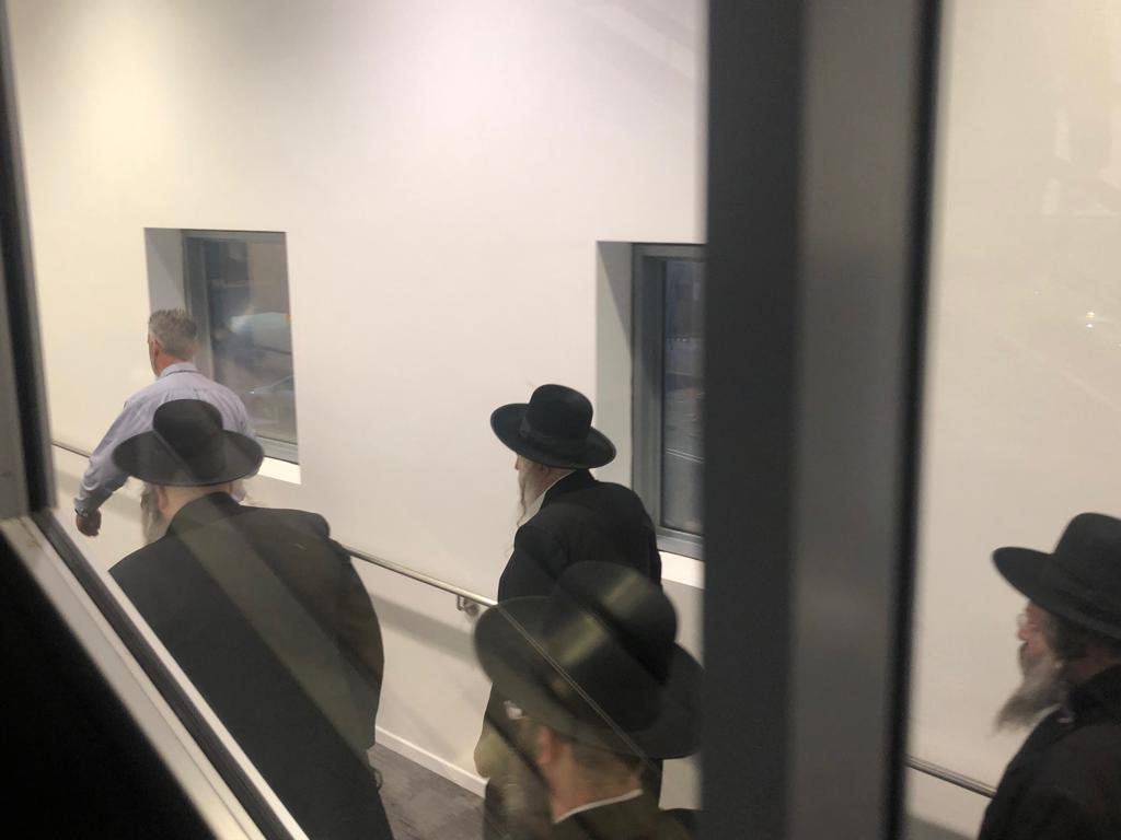 משה ויסברג on Twitter: "ברוך הבא: הרבי מגור נחת בישראל…