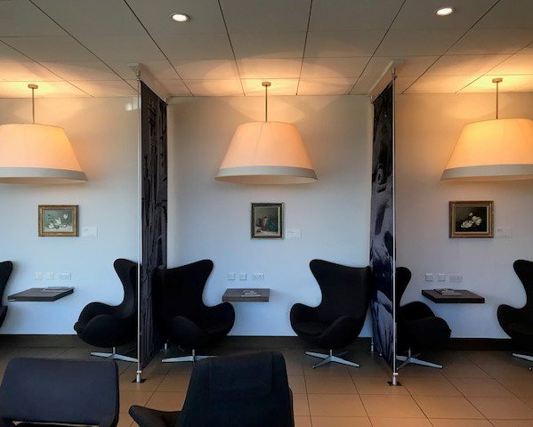 LOXOXFEGTK's tweet photo. Delighted to host some wonderful new portraits and art in the OXF terminal (FBO), courtesy of #Lumleys , @FineArtCom & #privatejetmedia from artists such as https://t.co/buglkILJB2 , https://t.co/3FdqchJ9XR , Rosalie Watkins, Gareth Reid, Nick Bashall and Susie Philipps https://t.co/BC1OMkL5kG
