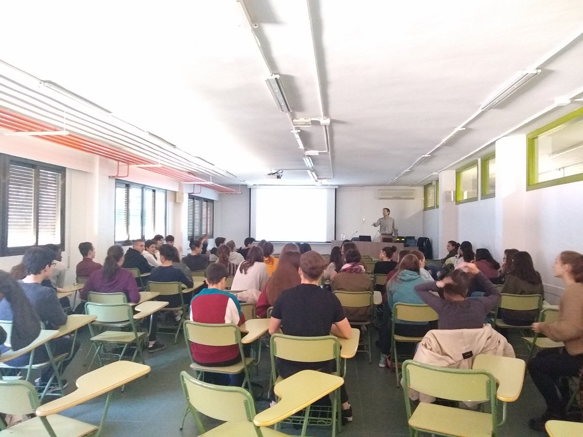 El alumnado de 4º de la ESO del IES Medina Albaida de #Zaragoza se ha mostrado muy interesado en la figura de Jocelyn Bell y su hallazgo sobre los púlsares, explicada por nuestros compañeros Jordi Dalmau y Cristina Pérez en la iniciativa #11F #EnClase11F