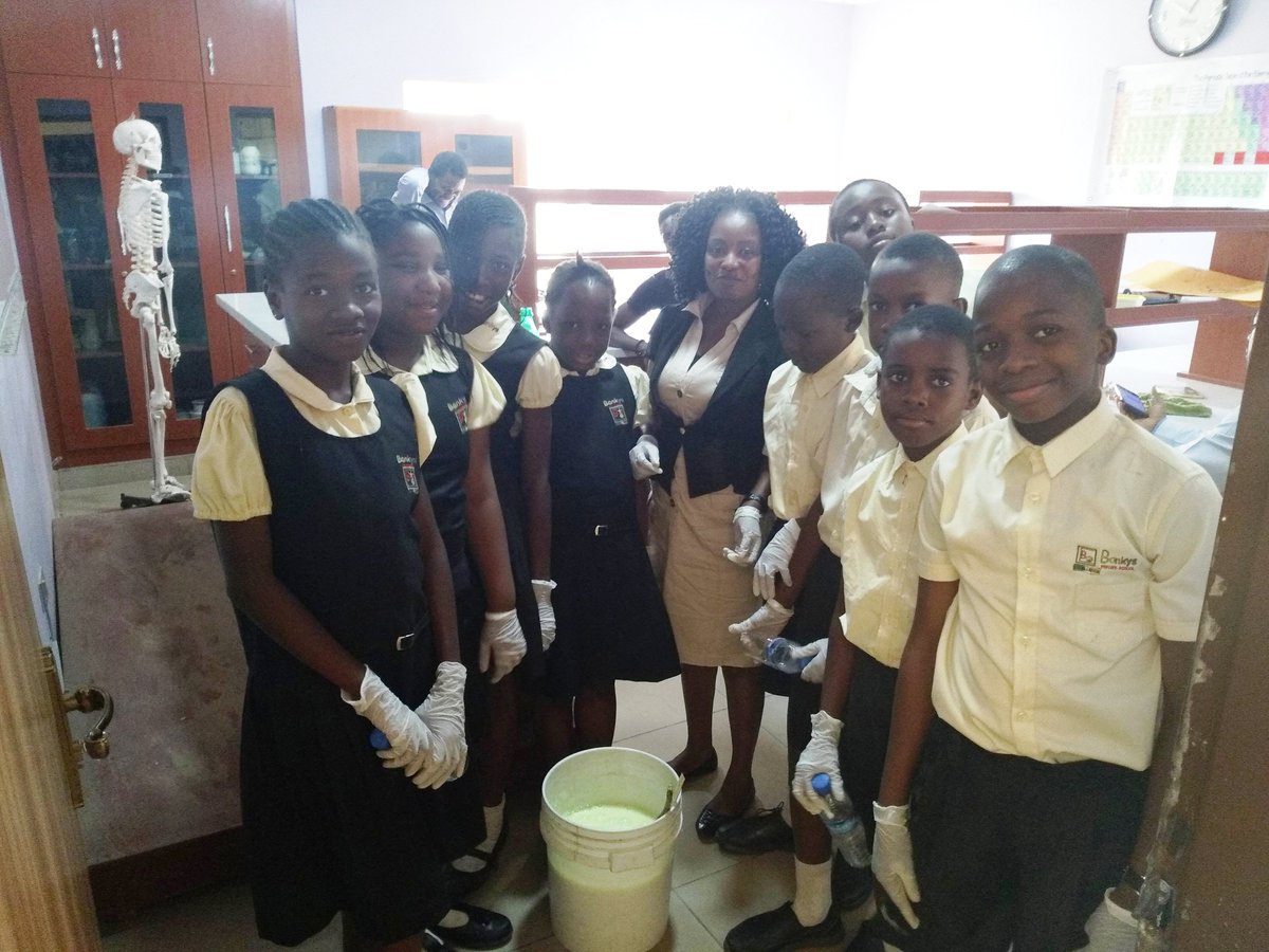 bankyschool's tweet photo. Soap making is great craft for kids of all ages. The process is fun & the results make great gifts, perfect for students, teachers and parents. Grade 3 & Grade 6 pupils succeeded in making liquid soap. This is what is it all about #PurposeForAll
#BankysIsTheBest https://t.co/HuTts2Tkvs