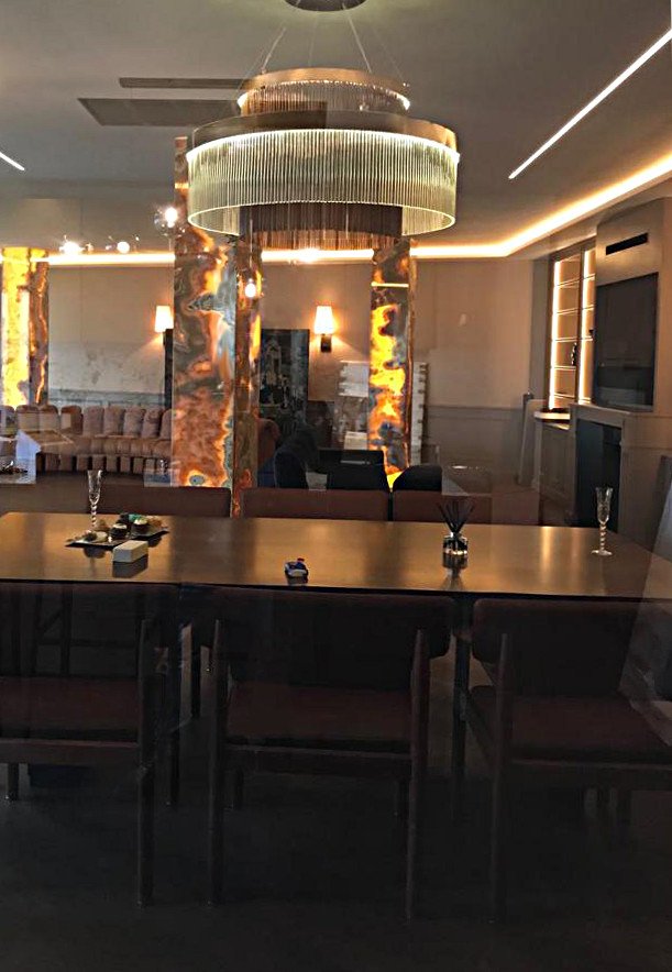 Another successful application: #onyx columns backlit with <a href="/AvanBrite/">AvanBrite</a>  Lumio #LED panels.