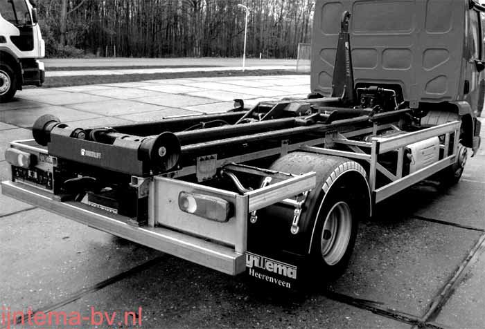 Logistiikka Org On Twitter Yntema Heerenveen Rakensi Alustan Hiab Vetokoukkujarjestelmalla Jolla Suljettu Lastausalusta Voidaan Laittaa Paalle Ja Pois Hiabglobal Https T Co 5a5gpkig6s