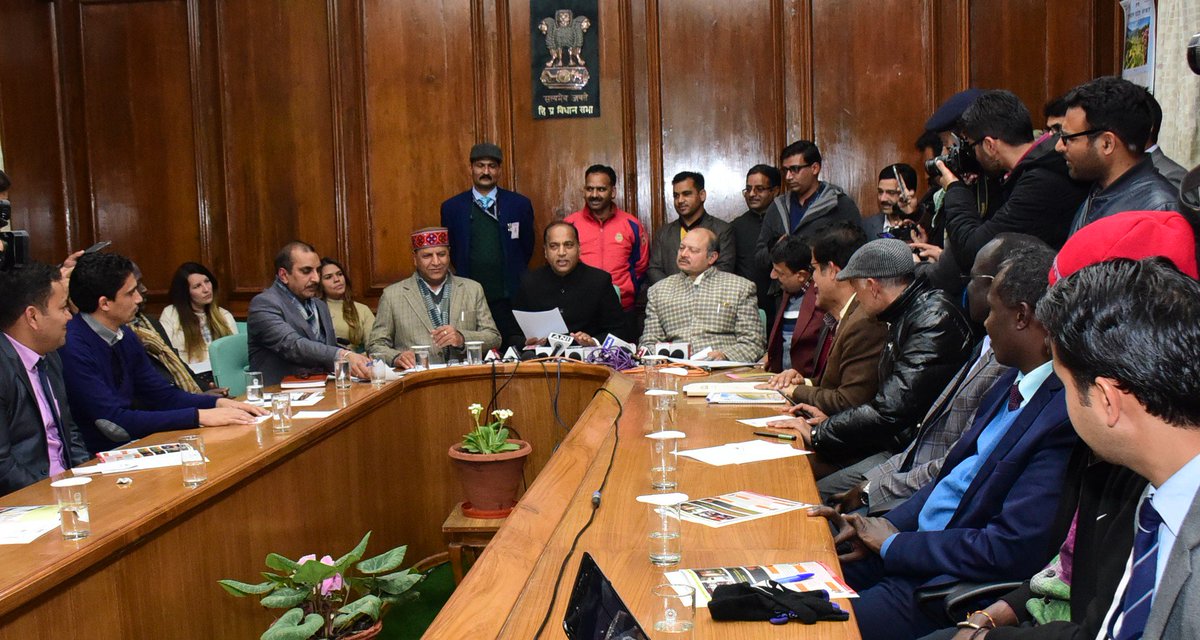 ians_india's tweet photo. #HimachalPradesh #VidhanSabha is first paperless assembly implementing e-Vidhan system, says Chief Minister #JaiRamThakur while addressing participants of #InternationalTrainingProgramme in Legislative Drafting and Officers of #LokSabha .
Photo: IANS https://t.co/mnAYJtfF6u