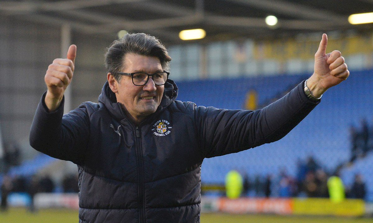 🎁 <a href="/Mickharford/">Mick Harford</a> delivers a 60th birthday present of his own to all Luton Town supporters - he will remain at the wheel until the end of the season!

👉bit.ly/2GASg4m

#COYH