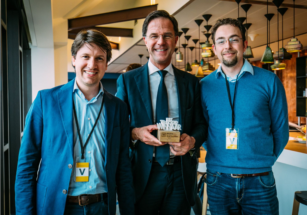 MediaDistillery's tweet photo. Last week we could finally hand out our #lijsttracker award to Dutch PM Mark Rutte @MinPres. Our CEO @rolandsars and our CTO Geert Vos were honoured to introduce him to #MediaDistillery. Thanks @LexisNexis for inviting us! #lijsttracker2018 #winner #machinelearning #video https://t.co/I45u2tb4RL