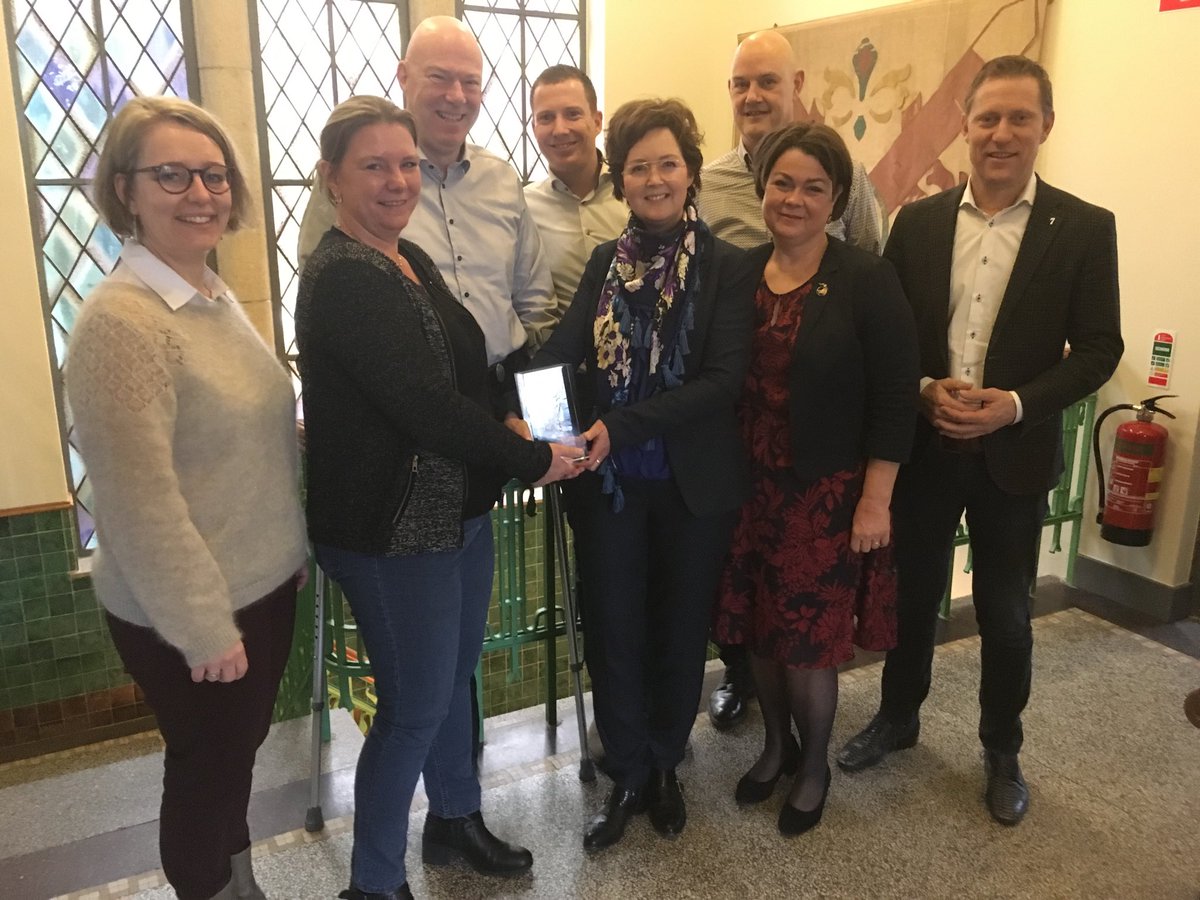 Vanochtend mocht ons college de Kempentrofee even vasthouden... om hem weer snel terug te geven aan de winnaars #WIJWesterhoven