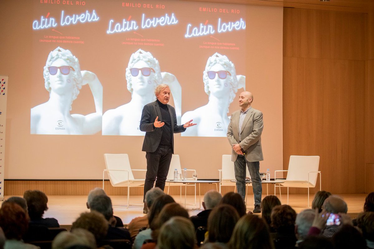 FundIbercaja's tweet photo. Ayer acogimos la presentación de #LatínLovers en el Patio de la Infanta, una declaración de amor y humor a la cultura clásica de @emilio_delrio, en un acto presentado por Guillermo Fatás y en el que intervino el mago @1MarioCobretti. ¡Gracias por tu visita! 👏🏼👏🏼👏🏼 #Zaragoza https://t.co/kAnMGAwoX1