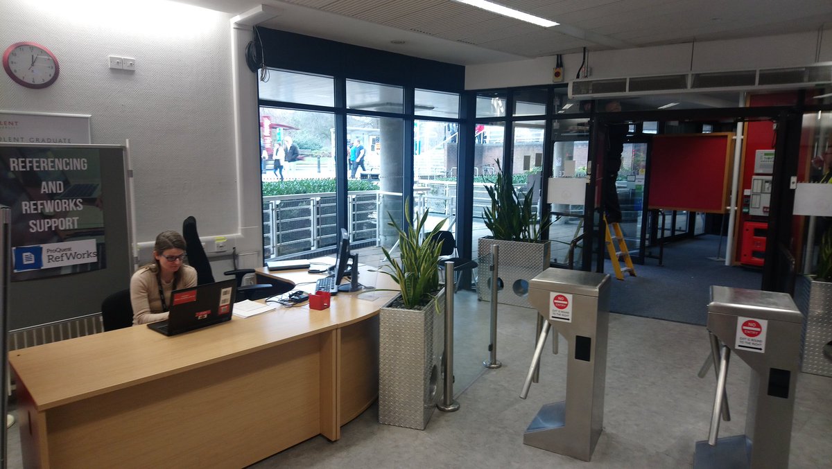 SolentLibrary's tweet photo. Eirini will be at the entrance of the library till 1 pm to help you with anything referencing! #referencing #solentlibrary https://t.co/GypOBYuRwR
