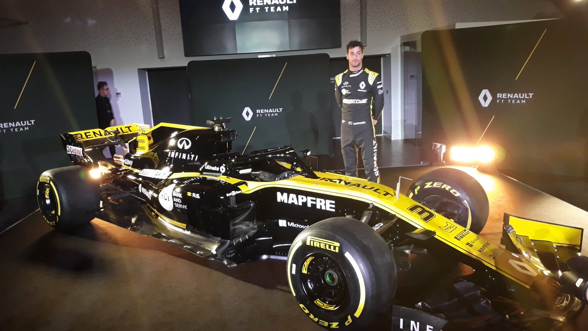 LaurentDupin_f1's tweet image. A la question "pourquoi avoir rejoint @RenaultF1Team ?", 
Réponse de @danielricciardo :
"To learn french (pour apprendre le français). Bonjour, je m'appelle Daniel."
Éclat de rire général. Il apporte déjà sa bonne humeur