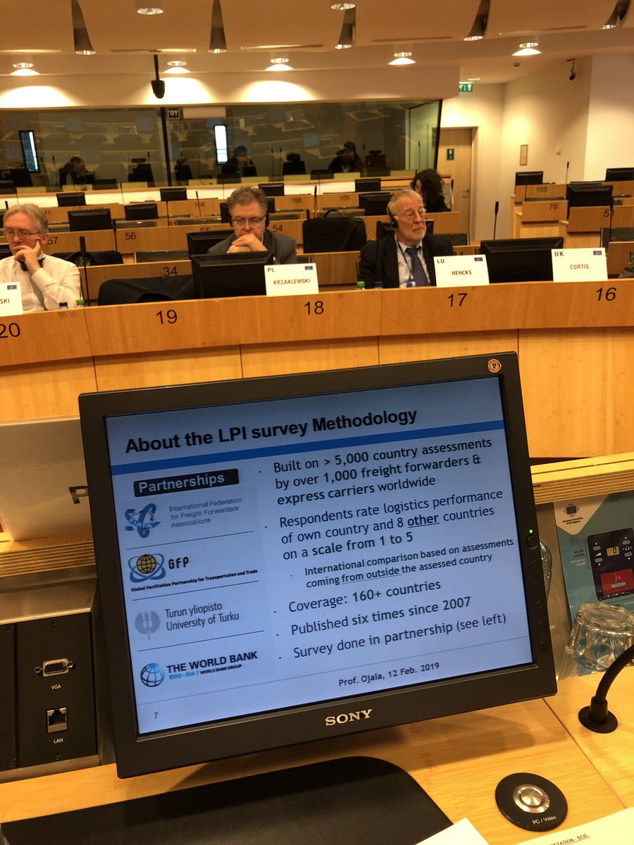 smetrabxl's tweet image. Professor #LauriOjala @UniTurku gave marvelous presentation on #LogisticsPerformanceIndex by @WorldBank at @EESC_TEN transport PSG meeting. Proud to chair! #LPI #turunkauppakorkeakoulu