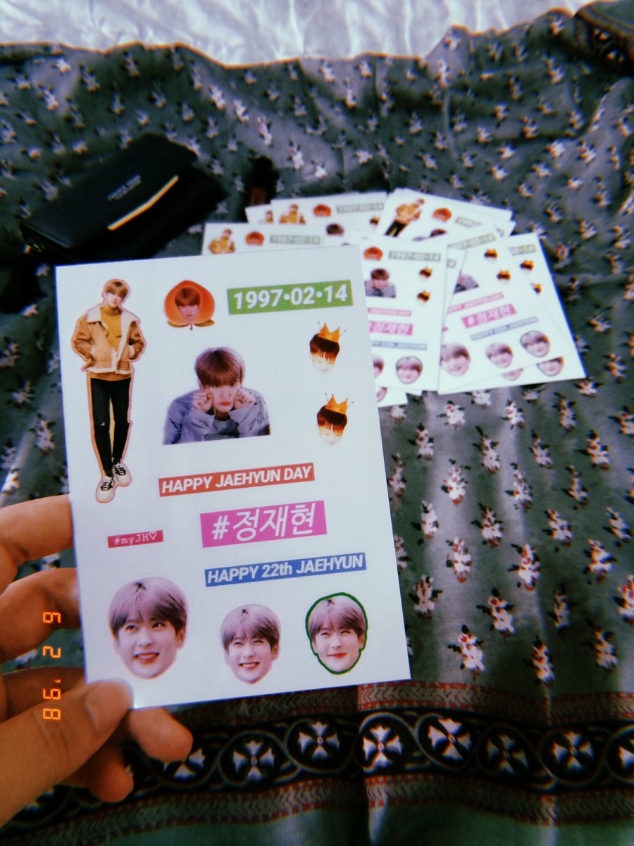 🎂แจกสติ๊กเกอร์จ้าาา 14/2/62 เนื่องในวันเกิดแจฮยอนนี่วาเลนไทน์บอยผู้โซเอ็กซ์ตรีมลี่คิ้วท์💗 3ชุดๆละ2ใบ รีไว้เลยฮับบ🐷 #HAPPYJAEHYUNDAY #JAEHYUN #재현 #DearMyValentineJH #myJaehyunieee