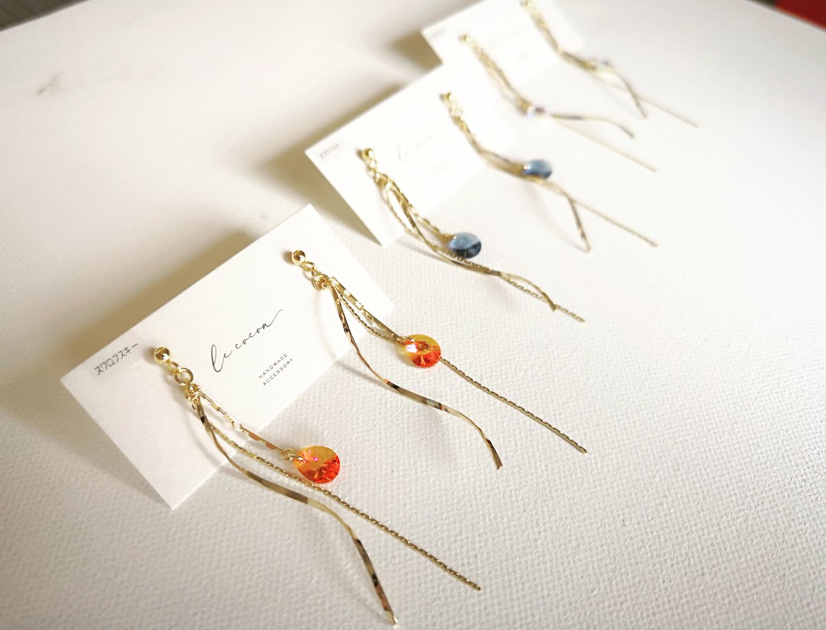 cocon_le's tweet image. 本日、手作市場さま @TezukuriIchiba ルクアイーレ店に完売商品含めてこちらのカラーも追加納品してきました。
手前のアストラルピンクは、オレンジに見えるのですが揺れるとピンクに見えてとても素敵なお色です。

デニムブルーも店頭では初販売となります。

#手作市場 #lecocon