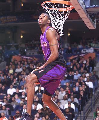Ballislife.com on X: Tracy McGrady's performance in the 2000 Dunk Contest  gets overshadowed by Vince. He had a score of 99 in the first round.   / X