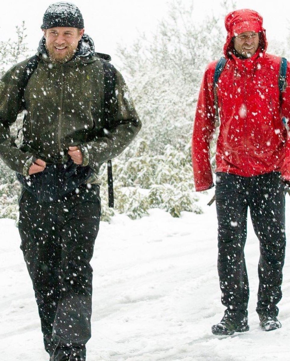 CharlieHunnamFC's tweet photo. 📸New pictures of Charlie Hunnam in California's Angeles Mountains yesterday 
(Via just Jared) https://t.co/K3nrJEd4vi